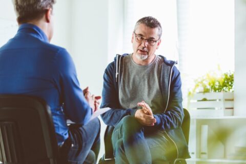 therapist-and-patient-discussing