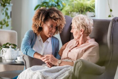 therapist-discussing-with-old-woman